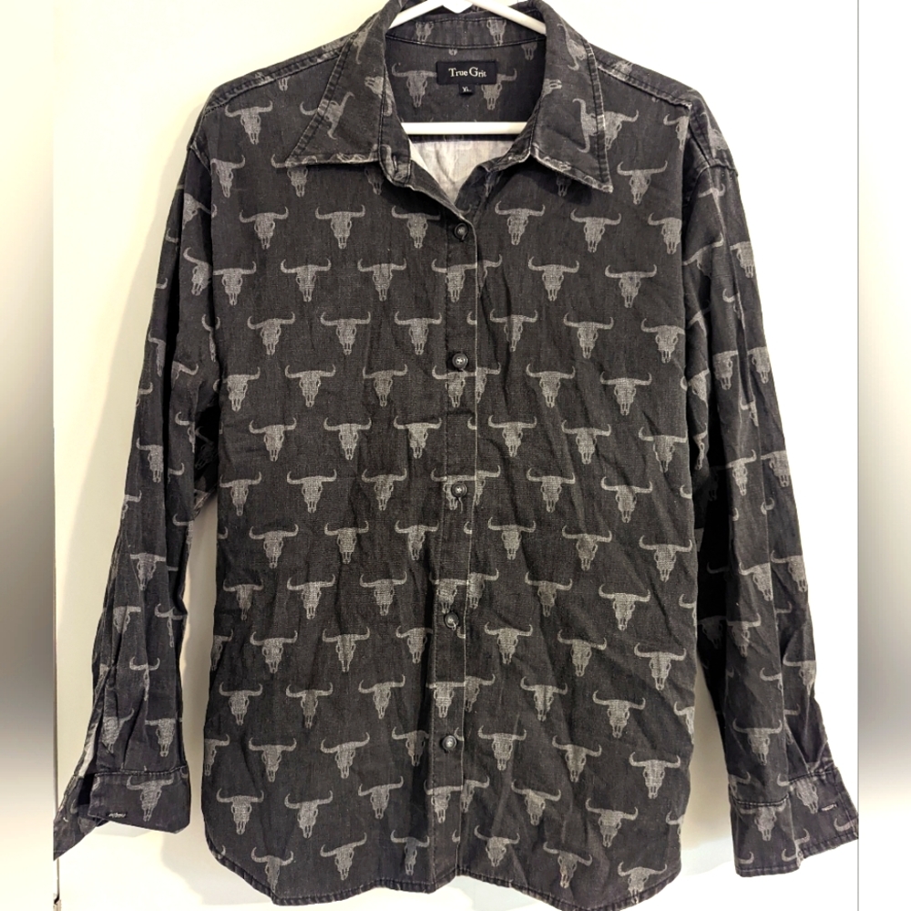 True Grit Steer Skull button down (RARE) NWOT